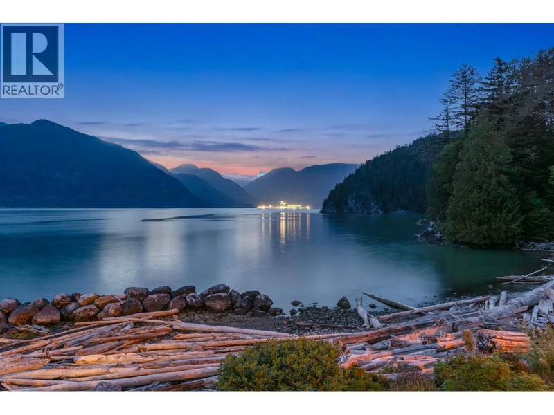 6 BEACH Drive, West Vancouver, British Columbia, V8B1A2, West Vancouver, British Columbia — photo 1 of 5