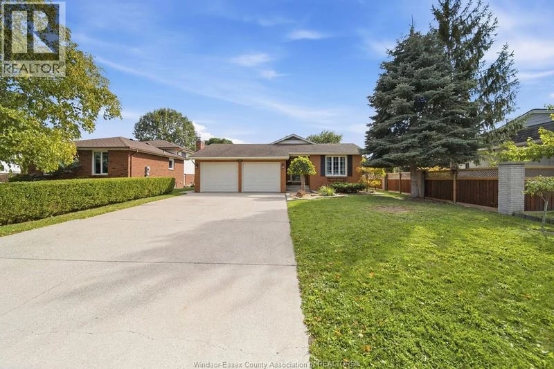12091 OLIVER, Tecumseh, Ontario, N8N3G8, Tecumseh, Ontario — photo 1 of 5