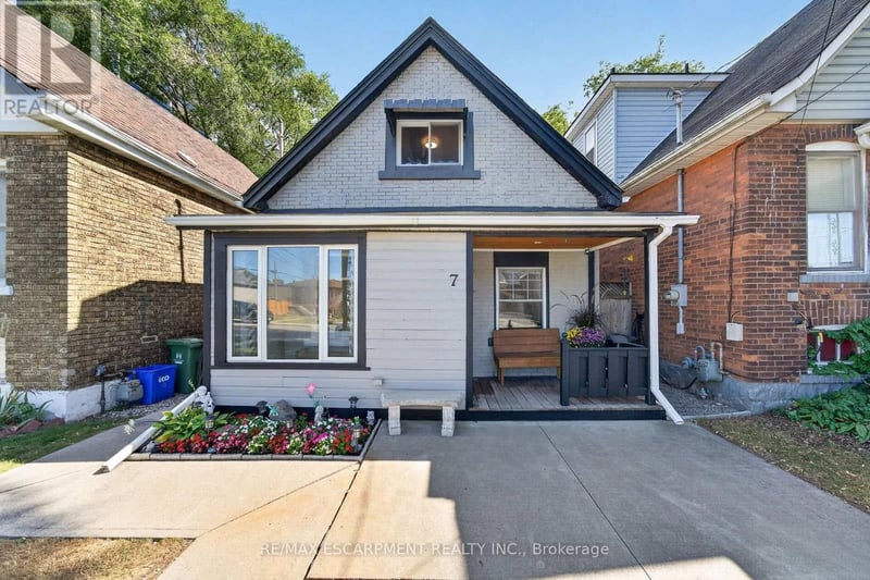 7 East 24th Street, Hamilton (Eastmount), Ontario, L8V2X8, Hamilton (Eastmount), Ontario — photo 1 of 5