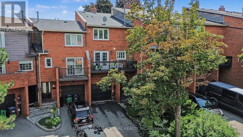 1230 Cornerbrook Place, Mississauga (Erindale), Ontario, L5C3J4, Mississauga (Erindale), Ontario — photo 1 of 5