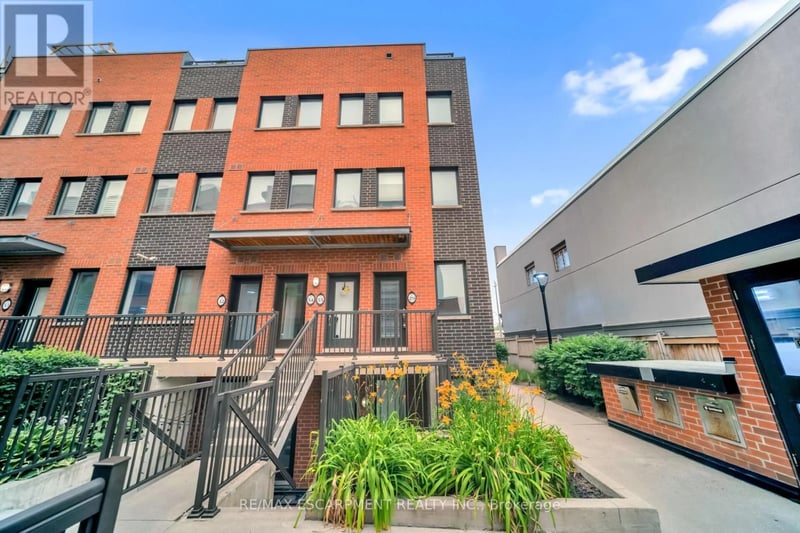#29 869 Wilson Avenue, Toronto (Downsview-Roding-CFB), Ontario, M3K0A4, Toronto (Downsview-Roding-CFB), Ontario — photo 1 of 5