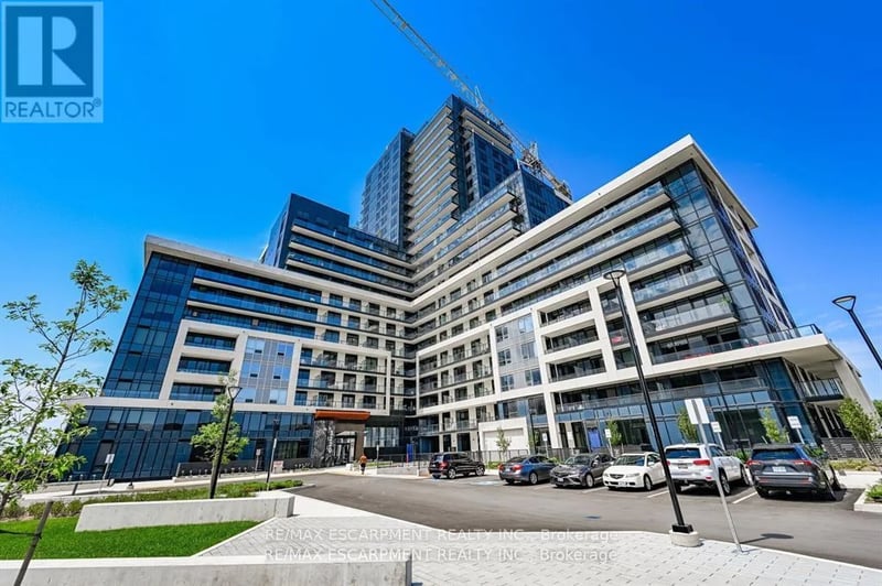 #607 3220 William Coltson Avenue, Oakville (JM Joshua Meadows), Ontario, L6H7X9, Oakville (JM Joshua Meadows), Ontario — photo 1 of 5