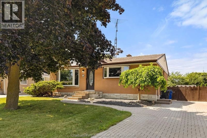 23 Queensway Drive, Chatham, Ontario, N7M4G3, Chatham, Ontario — photo 1 of 5