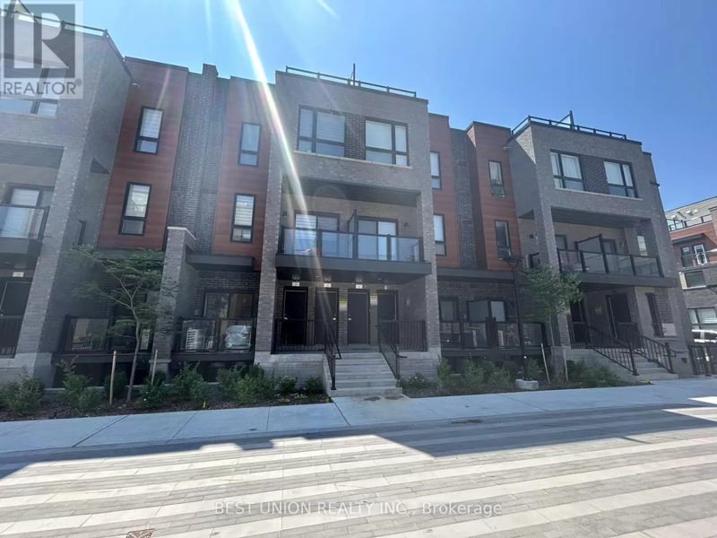 #20 22 LYTHAM GREEN Circle, Newmarket (Glenway Estates), Ontario, L3Y0H3, Newmarket (Glenway Estates), Ontario — photo 1 of 5