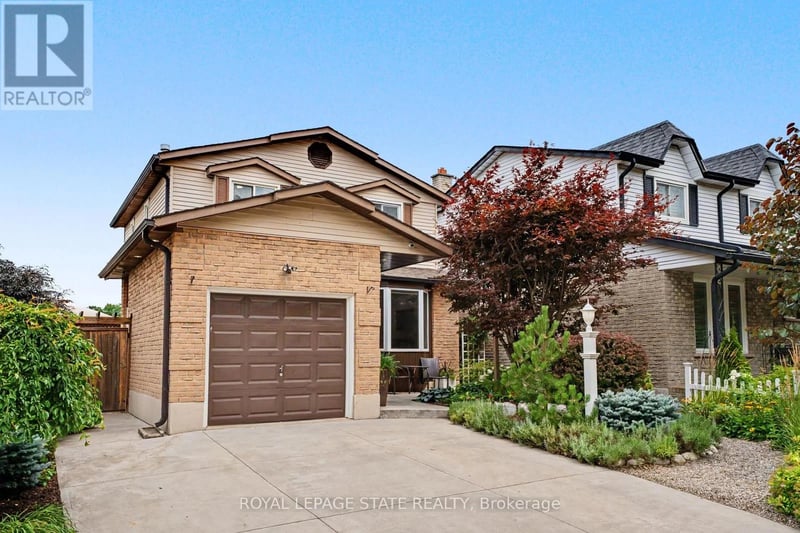 103 Glenashton Drive, Hamilton (Stoney Creek), Ontario, L8G4E6, Hamilton (Stoney Creek), Ontario — photo 1 of 5