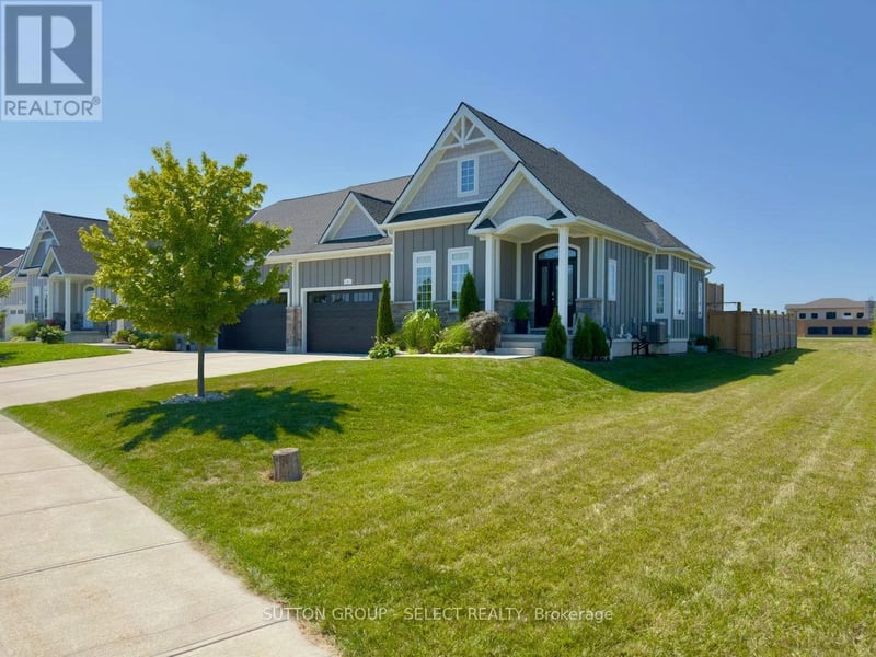 4 BROOKLAWN Drive, Lambton Shores (Grand Bend), Ontario, N0M1T0, Lambton Shores (Grand Bend), Ontario — photo 1 of 5