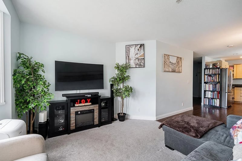 #206 19774 56 Avenue, Langley, British Columbia, V3A3X6, Langley, British Columbia — photo 1 of 5
