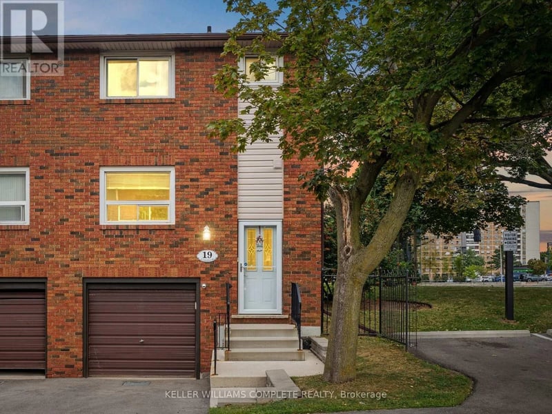 #19 90 Magnolia Drive, Hamilton (Mountview), Ontario, L9C6R9, Hamilton (Mountview), Ontario — photo 1 of 5