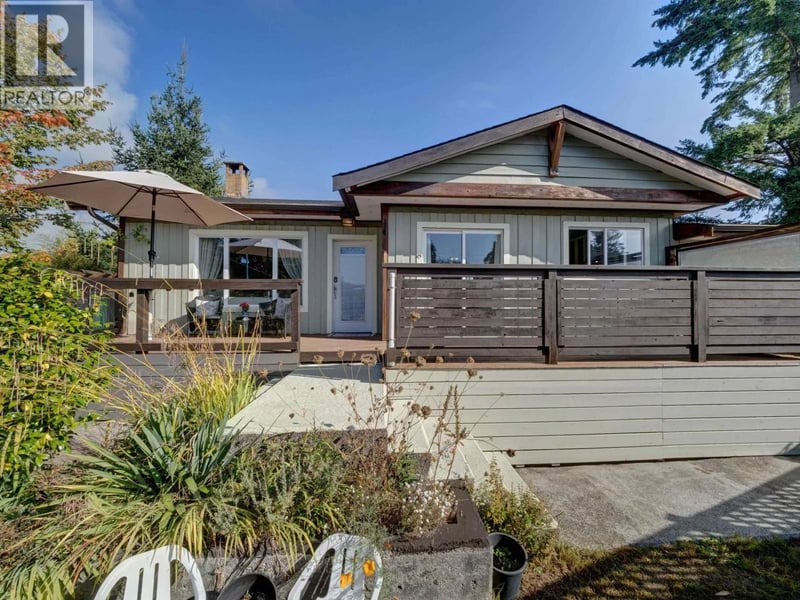 5582 EMERSON Road, Sechelt, British Columbia, V7Z0R8, Sechelt, British Columbia — photo 1 of 5
