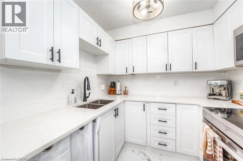 #402 225 HARVARD Place, Waterloo, Ontario, N2J4H4, Waterloo, Ontario — photo 1 of 5