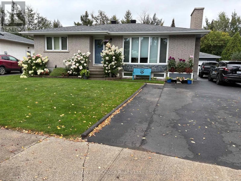 422 Ryerson Crescent, Thunder Bay (College Park), Ontario, P7C5R6, Thunder Bay (College Park), Ontario — photo 1 of 5