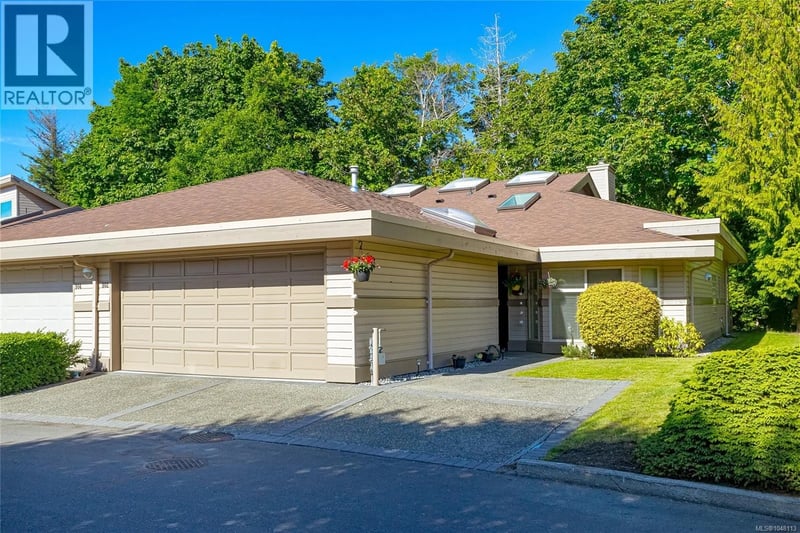 902 Lakes Boulevard, Parksville, British Columbia, V9P2P8, Parksville, British Columbia — photo 1 of 5