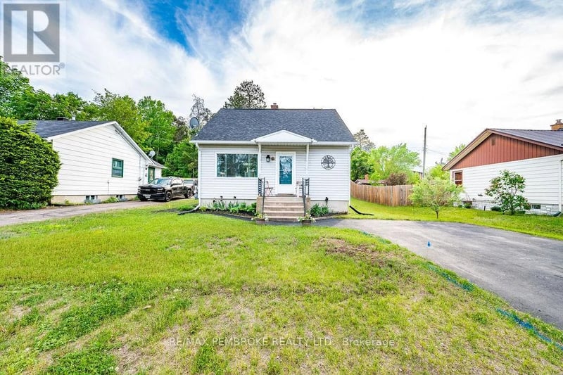 14 Summit Street, Deep River, Ontario, K0J1P0, Deep River, Ontario — photo 1 of 5