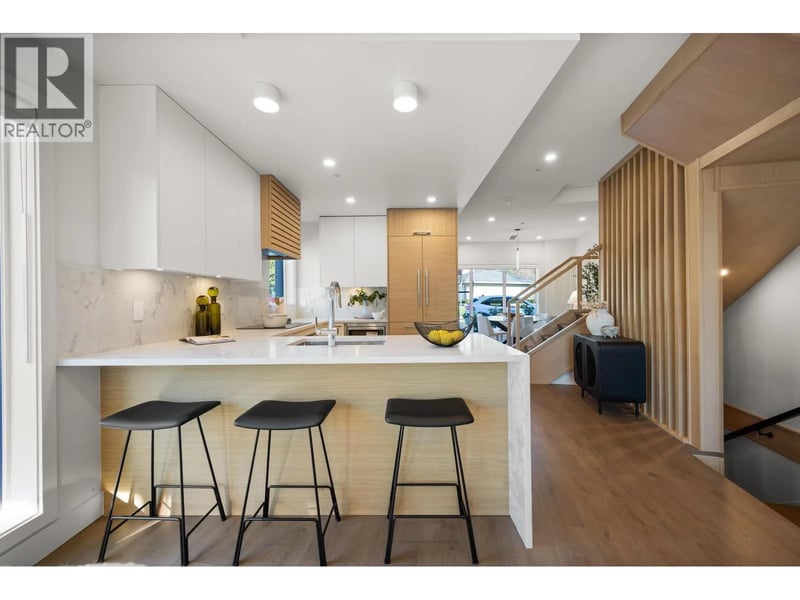 3114 WOODBINE Drive, North Vancouver, British Columbia, V7R2V9, North Vancouver, British Columbia — photo 1 of 5