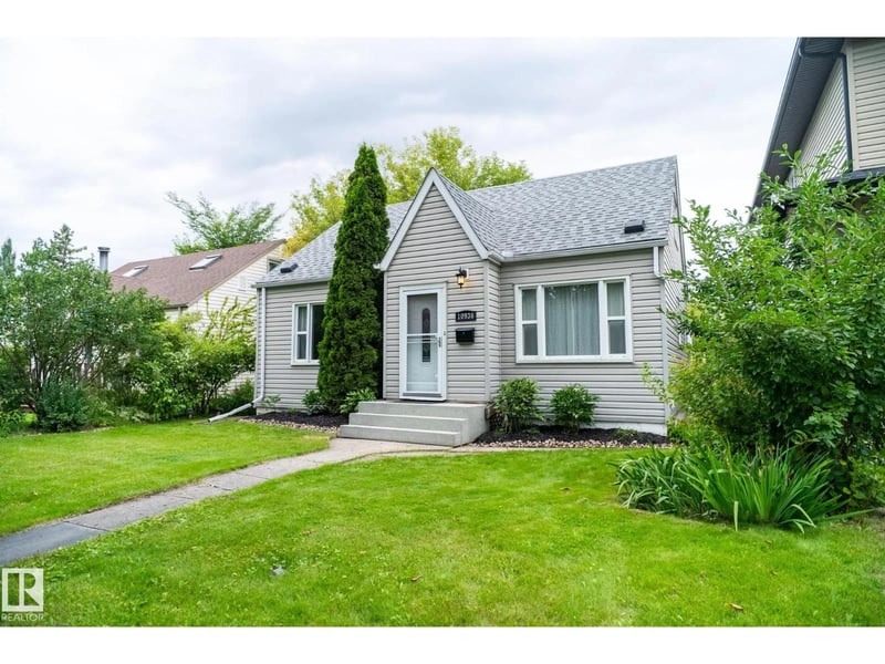 10936 70 AV NW, Edmonton, Alberta, T6H2G6, Edmonton, Alberta — photo 1 of 5