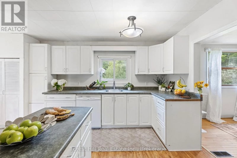 9 Spruce Glen Road, Huntsville (Chaffey), Ontario, P1H1C9, Huntsville (Chaffey), Ontario — photo 1 of 5