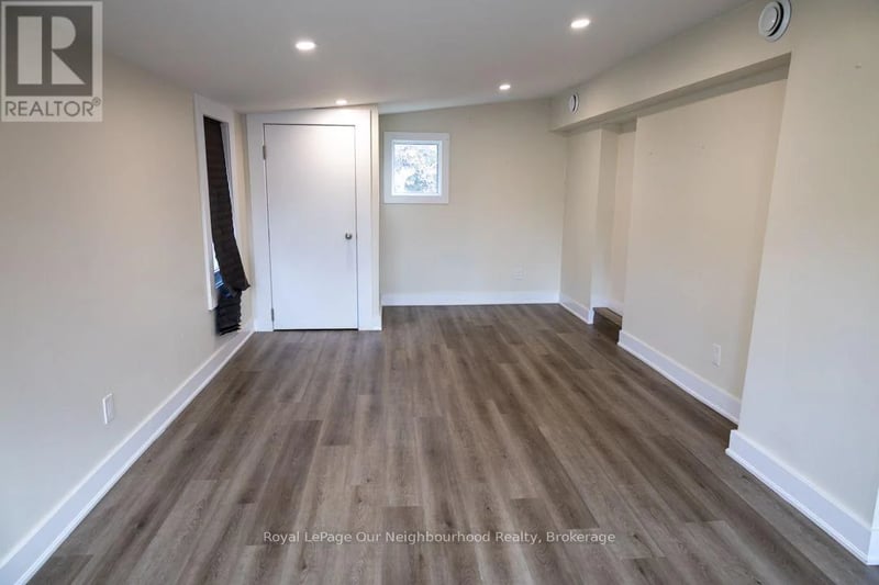 #Unit 3 103 Ritson Road South, Oshawa (Central), Ontario, L1H5H1, Oshawa (Central), Ontario — photo 1 of 5
