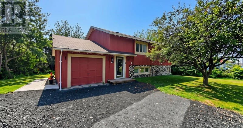 22 Woods Street, Twillingate, Newfoundland & Labrador, A0G4M0, Twillingate, Newfoundland & Labrador — photo 1 of 5