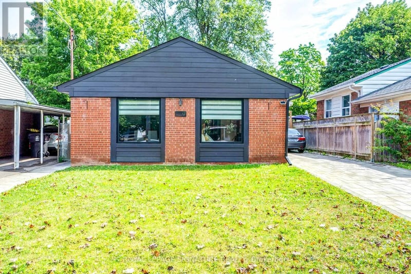 23 Denham Road, Toronto (Dorset Park), Ontario, M1P1W5, Toronto (Dorset Park), Ontario — photo 1 of 5