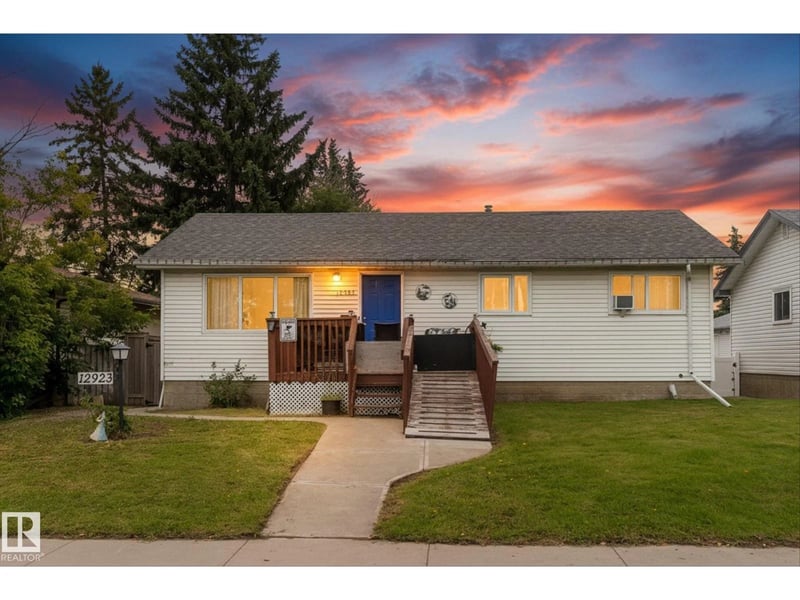 12923 137 AV NW, Edmonton, Alberta, T5L4C3, Edmonton, Alberta — photo 1 of 5