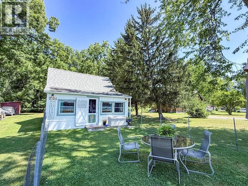 2024 RIVER Road, Wallaceburg, Ontario, N8A4K9, Wallaceburg, Ontario — photo 1 of 5