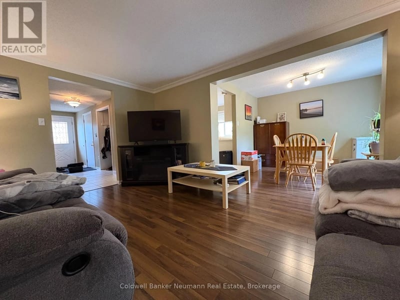 #UPPER 120 Moss Place, Guelph (Kortright West), Ontario, N1G4V4, Guelph (Kortright West), Ontario — photo 1 of 5