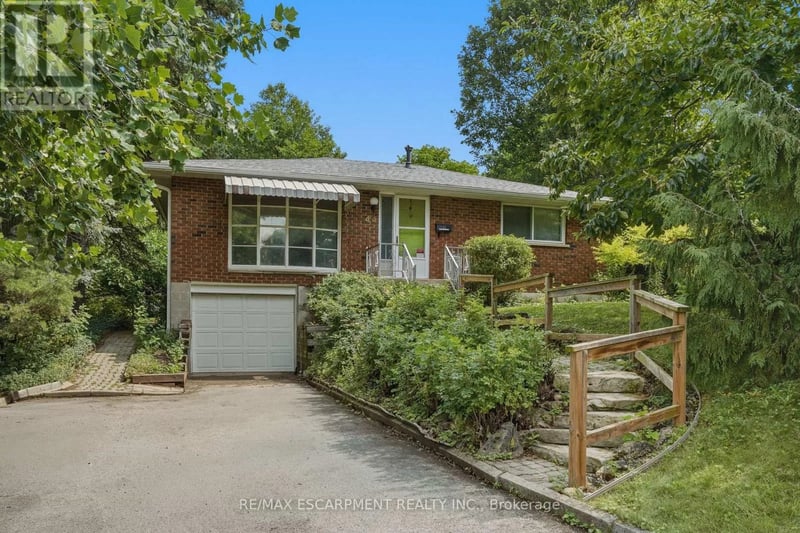 44 McDonald Court, Hamilton (Waterdown), Ontario, L9H7C4, Hamilton (Waterdown), Ontario — photo 1 of 5