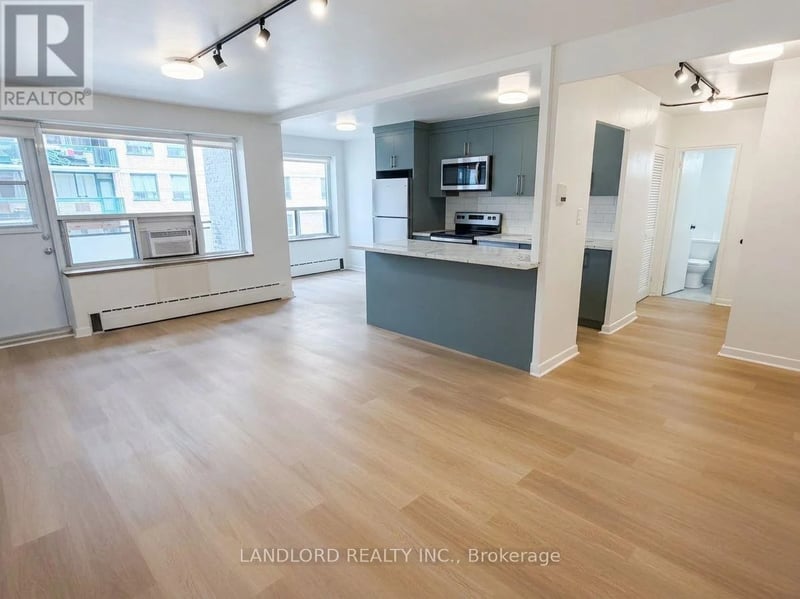 #204 420 Eglinton Avenue East, Toronto (Mount Pleasant East), Ontario, M4P1L8, Toronto (Mount Pleasant East), Ontario — photo 1 of 5