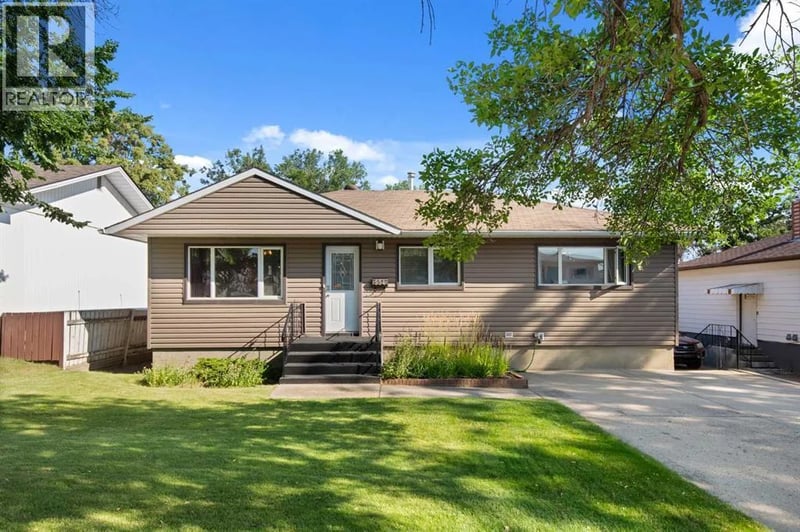 554 5 Street Southwest, Medicine Hat, Alberta, T1A5A5, Medicine Hat, Alberta — photo 1 of 5