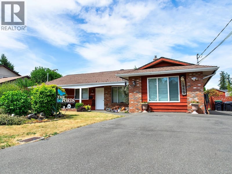 1965 Cougar Crescent, Comox, British Columbia, V9M2K4, Comox, British Columbia — photo 1 of 5