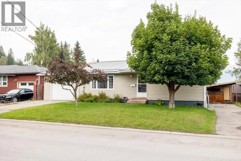 831 Michel Road, Elkford, British Columbia, V0B1H0, Elkford, British Columbia — photo 1 of 5