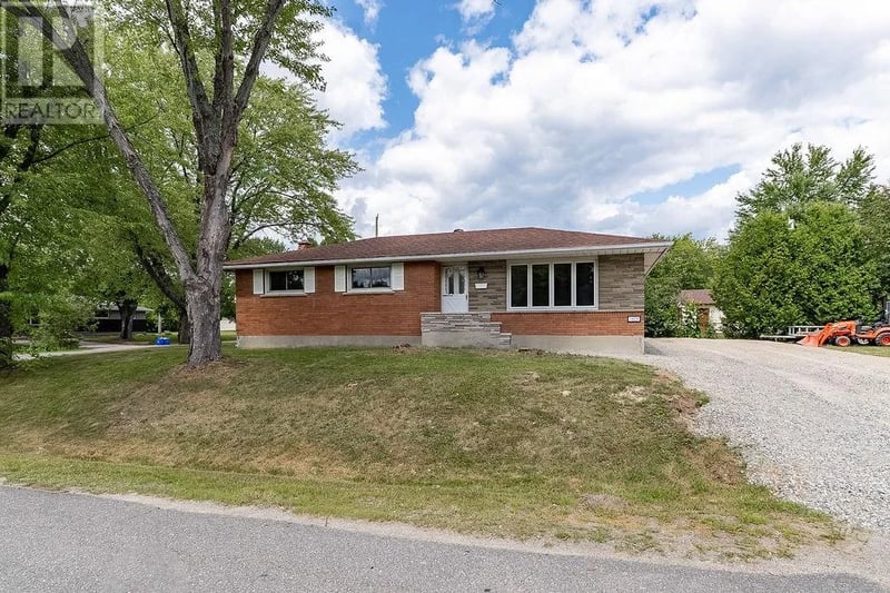 1609 Redfern, Greater Sudbury, Ontario, P3A3S8, Greater Sudbury, Ontario — photo 1 of 5