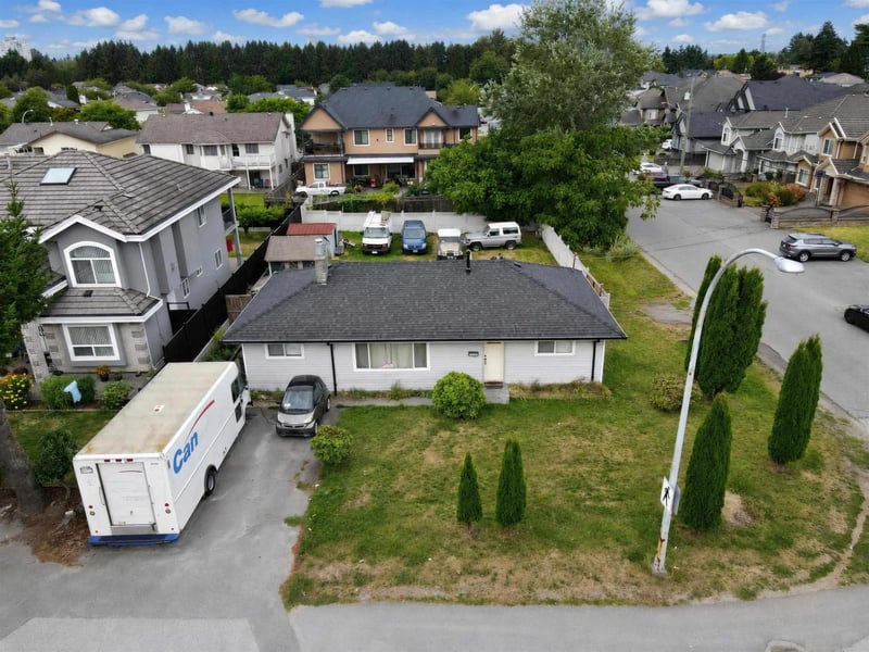 12141 84 Avenue, Surrey, British Columbia, V3W6K6, Surrey, British Columbia — photo 1 of 5