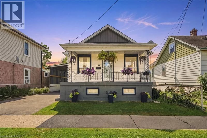 158 NIAGARA FALLS Road, Thorold, Ontario, L2V1H6, Thorold, Ontario — photo 1 of 5