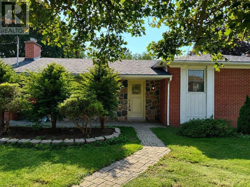 #Main Floor 86 Hamilton Drive, Newmarket (Huron Heights-Leslie Valley), Ontario, L3Y3E8, Newmarket (Huron Heights-Leslie Valley), Ontario — photo 1 of 5