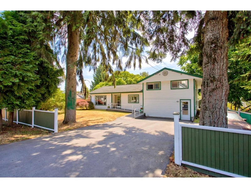 12488 92 Avenue, Surrey, British Columbia, V3V1G5, Surrey, British Columbia — photo 1 of 5