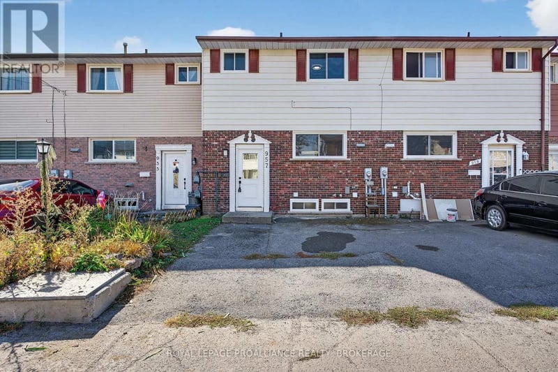 957 Oakview Avenue, Kingston (South of Taylor-Kidd Blvd), Ontario, K7M6W9, Kingston (South of Taylor-Kidd Blvd), Ontario — photo 1 of 5