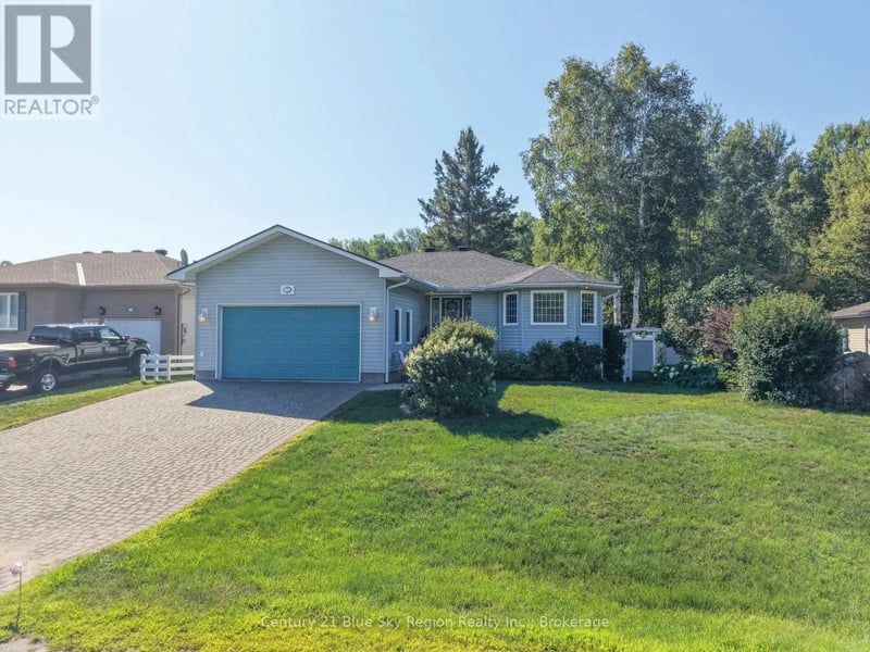33 Golf Course Road, Callander, Ontario, P0H1H0, Callander, Ontario — photo 1 of 5