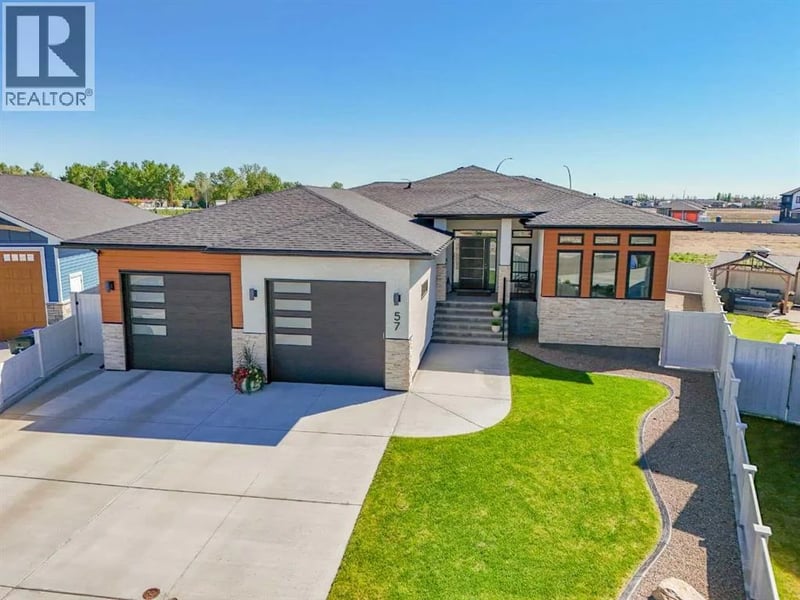 57 Hamptons Gate Southeast, Medicine Hat, Alberta, T1B0N7, Medicine Hat, Alberta — photo 1 of 5
