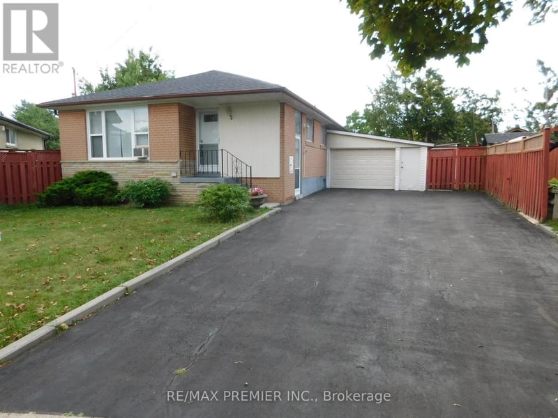 5 Valois Court, Toronto (Thistletown-Beaumonde Heights), Ontario, M9V2Z4, Toronto (Thistletown-Beaumonde Heights), Ontario — photo 1 of 5