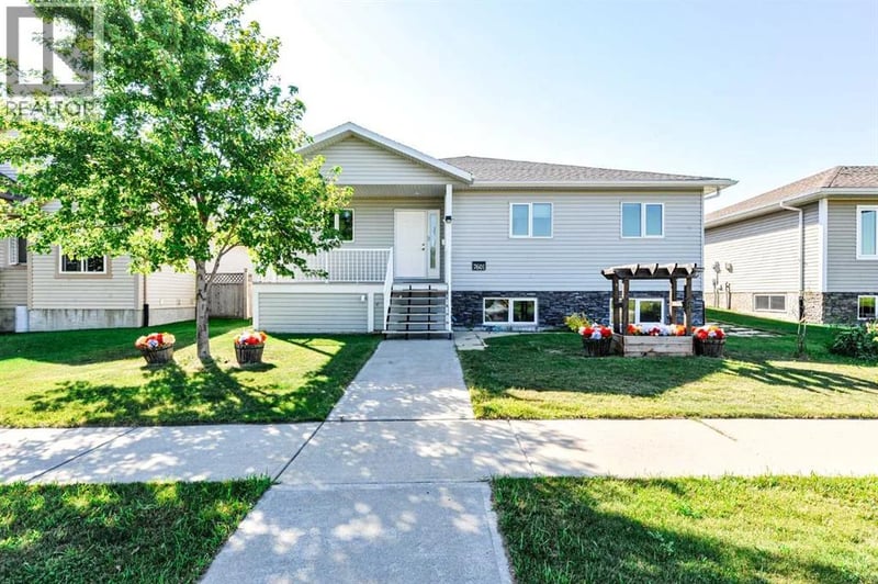 7601 41 Avenue, Camrose, Alberta, T4V4C7, Camrose, Alberta — photo 1 of 5