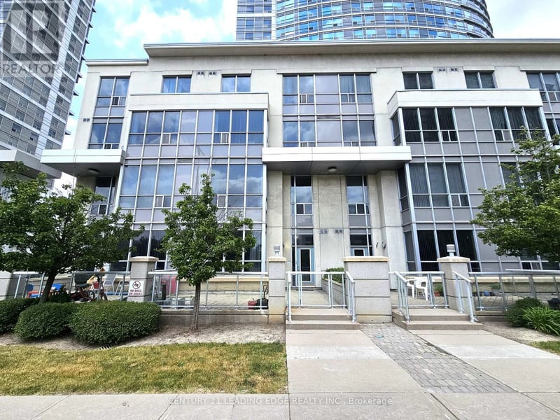 #TH120 38 Lee Centre Drive, Toronto (Woburn), Ontario, M1H3J7, Toronto (Woburn), Ontario — photo 1 of 5