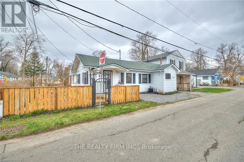 365 Elmwood Avenue, Fort Erie (Crystal Beach), Ontario, L0S1B0, Fort Erie (Crystal Beach), Ontario — photo 1 of 5
