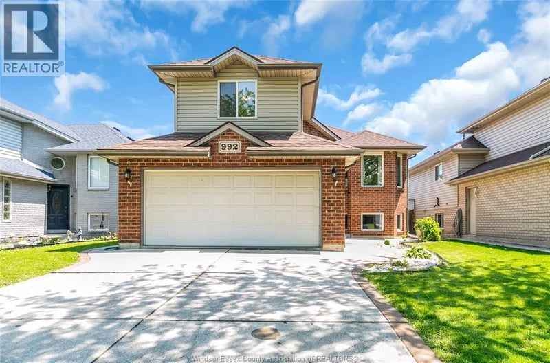 992 WHISTLER, Windsor, Ontario, N8P1L2, Windsor, Ontario — photo 1 of 5