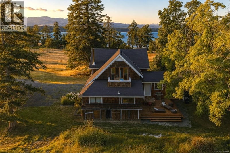 500 Central Road, Hornby Island, British Columbia, V0R1Z0, Hornby Island, British Columbia — photo 1 of 5