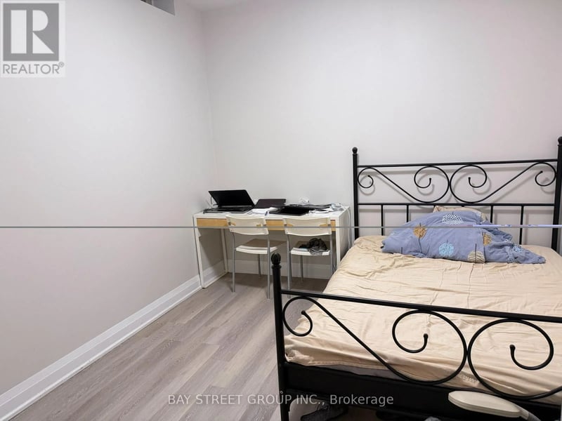 16 Queen Magdalene Place, Toronto (Hillcrest Village), Ontario, M2H0A6, Toronto (Hillcrest Village), Ontario — photo 1 of 5