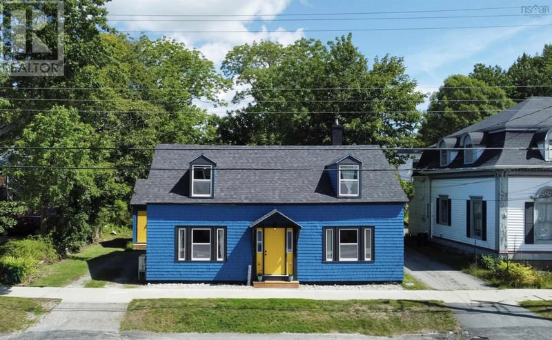 142 Water Street, Shelburne, Nova Scotia, B0T1W0, Shelburne, Nova Scotia — photo 1 of 5