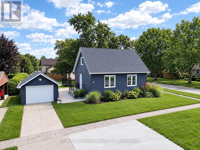 19 Bismark Street, Bluewater (Zurich), Ontario, N0M2T0, Bluewater (Zurich), Ontario — photo 1 of 5