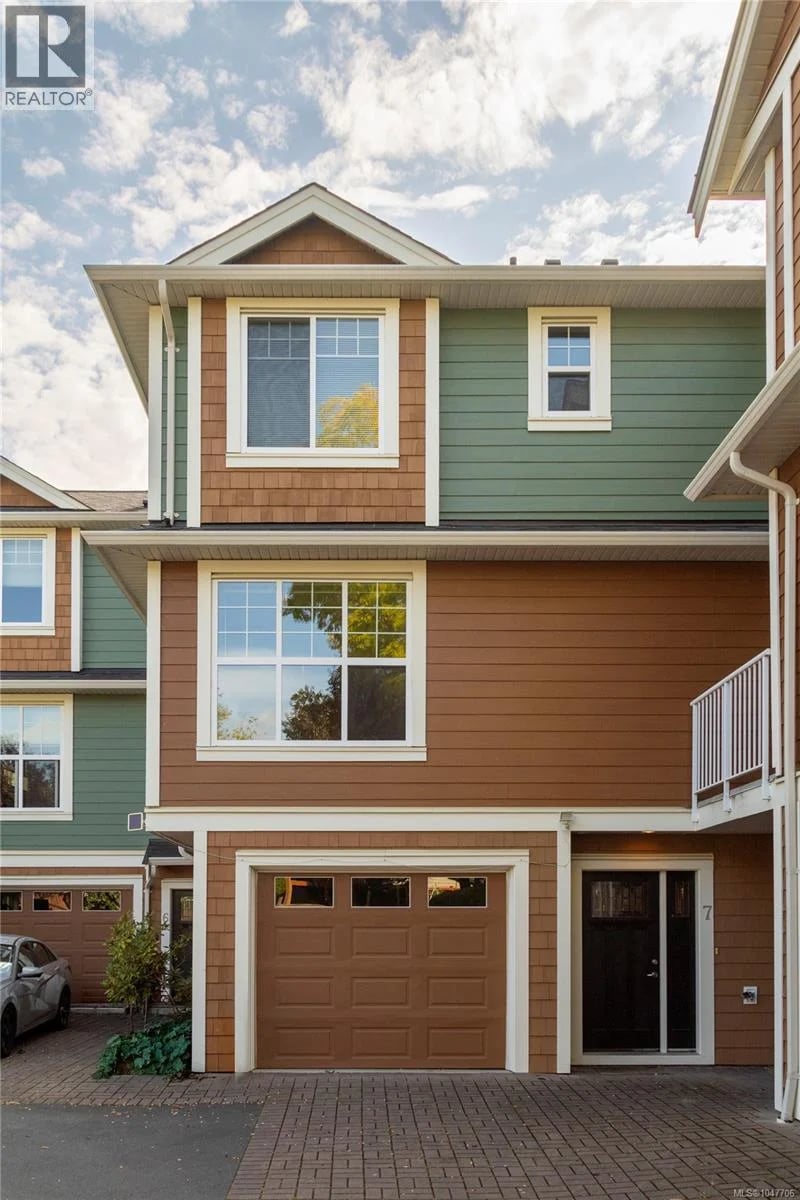 #7 4289 Wilkinson Road, Saanich, British Columbia, V8Z0A7, Saanich, British Columbia — photo 1 of 5