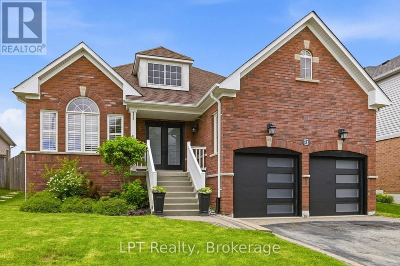 71 Laprade Square, Clarington (Bowmanville), Ontario, L1C0C9, Clarington (Bowmanville), Ontario — photo 1 of 5